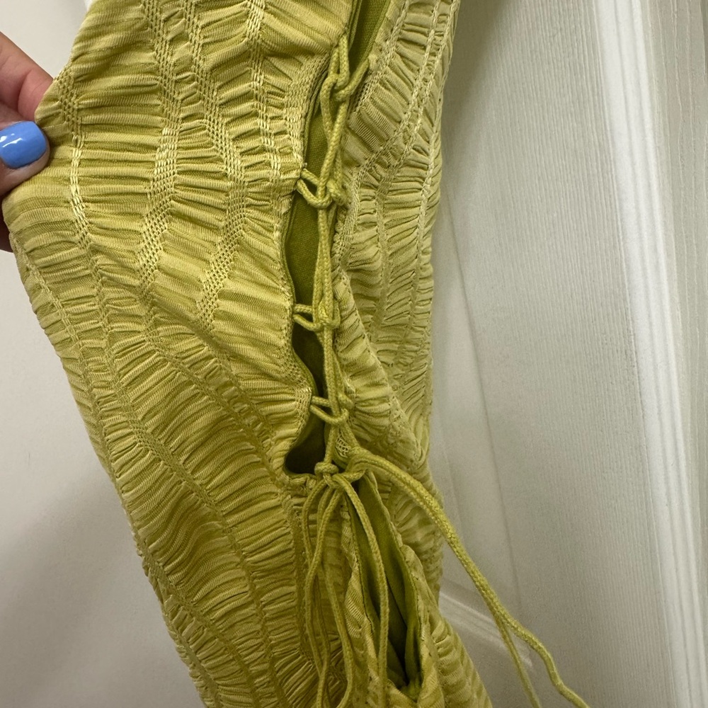Elegant Green Sleeveless Dress - Picture 3 of 3
